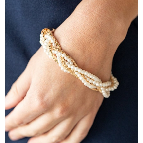 Paparazzi rings and hair bows - Picture 3 of 10